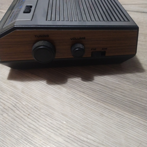 Vintage General Electric Radio & Alarm Clock - Picture 4 of 4